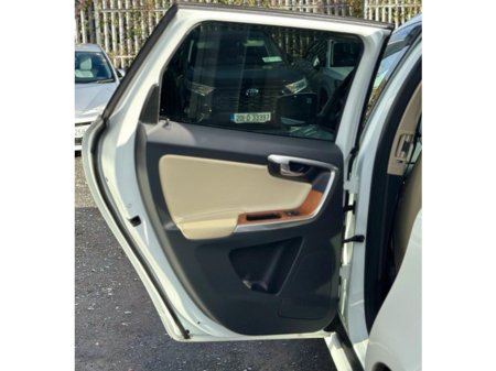 2017 Volvo XC60 - thumbnail 12