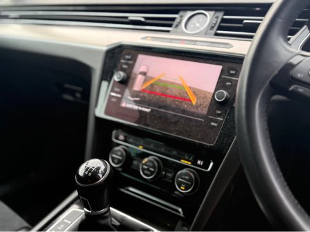 2018 Volkswagen Passat HIGHLINE 1.6 TDI MANUAL 6SPEED FWD 120 120HP 5DR €17,950 thumbnail