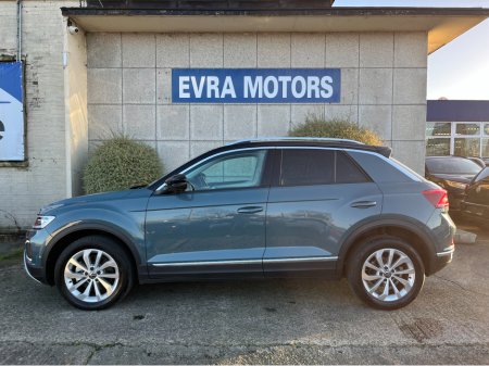 2023 Volkswagen T-Roc AUTOMATIC 2.0 DIESEL //MASSIVE SPEC//FULL LEATHER HEATED SEATS//PANORAMIC GLASS ROOF//LOW MILES// €31,950 thumbnail