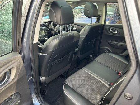 2017 Renault Kadjar AUTOMATIC///ONLY 99000KLMS//I OWNER IRISH CAR///NCT 2027///TAX 190E///TOP OF THE RANGE SIGNATURE MODEL///PAN ROOF///SAT NAV//REVERSE CAMER///STUNNING CAR €14,950 thumbnail