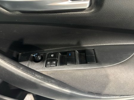 2019 Toyota Corolla - thumbnail 15