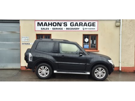 2014 Mitsubishi Pajero - thumbnail 2