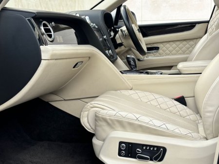 2016 Bentley Bentayga - thumbnail 23