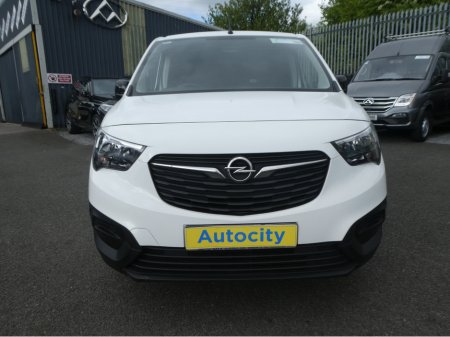 2022 Opel Combo DOE 12/25. PRICE PLUS VAT DOE 12/26 €12,950