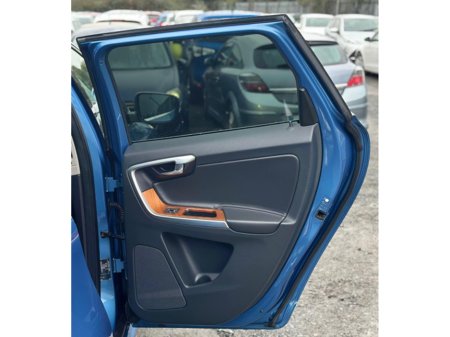 2017 Volvo XC60 - thumbnail 7