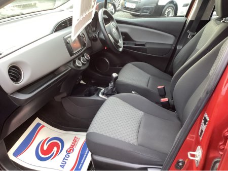 2015 Toyota Yaris - thumbnail 14