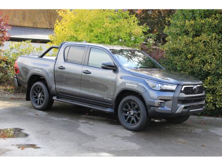 2025 Toyota Hilux Invincible X * Roll cover and bars inc €66,358 thumbnail