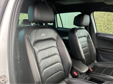 2020 Volkswagen Tiguan R-LINE 4MOTION AUTOMATIC 2.0 DIESEL //MASSIVE SPEC//DYNAUDIO SOUND SYSTEM//FULL LEATHER HEATED SEATS//360 PARKING CAMERAS//HEAD UP DISPLAY// €35,950 thumbnail
