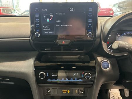 2024 Toyota Yaris Cross LUNA SPORT 4DR AUTO €30,950 thumbnail