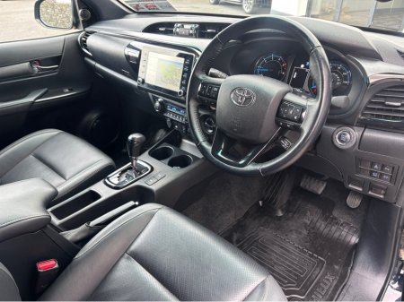 2023 Toyota Hilux INVINCIB X D-4D 4WD INVINCIBLE DCB €44,900 thumbnail