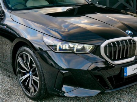 2025 BMW 5 Series - thumbnail 8