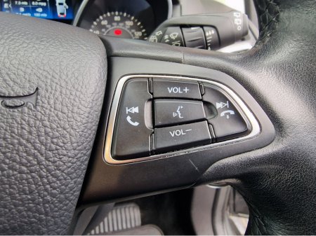 2016 Ford Focus - thumbnail 19