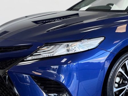 2020 Toyota Camry - thumbnail 9