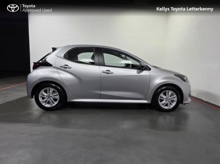 2025 Toyota Yaris - thumbnail 3