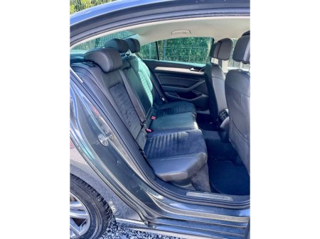 2016 Volkswagen Passat - thumbnail 11