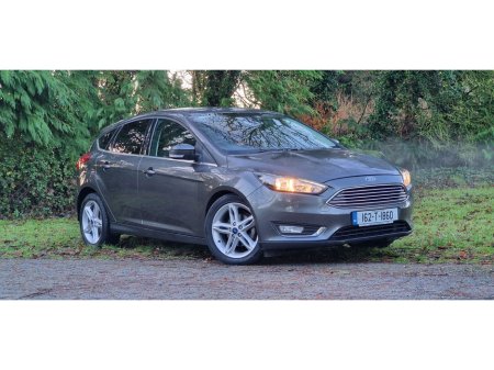 2016 Ford Focus - thumbnail 10