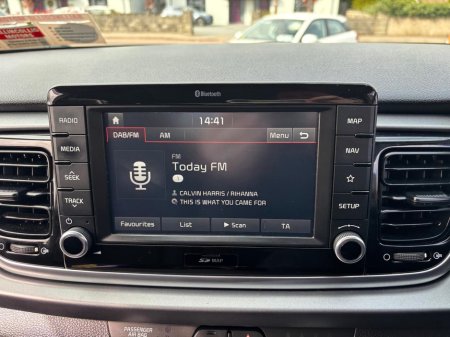 2017 Kia Rio - thumbnail 2