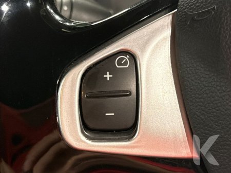 2017 Renault Captur 1.2 PETROL AUTO - CRUISE CONTROL - HEATING / AC CONTROLS - ALL ELECTRIC WINDOWS €14,450 thumbnail