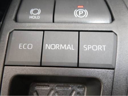 2025 Toyota Rav4 - thumbnail 35