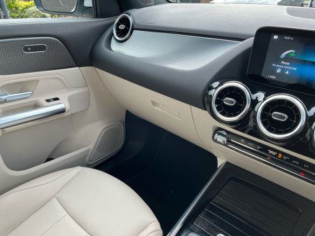 2022 Mercedes-Benz GLA Class - thumbnail 25