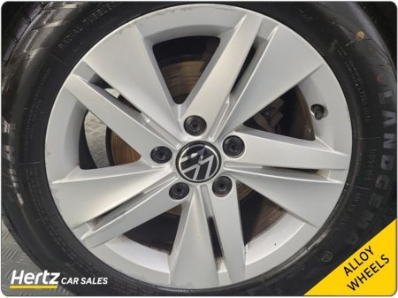2024 Volkswagen Golf LIFE 110HP TSI Petrol Manual €25,495 thumbnail
