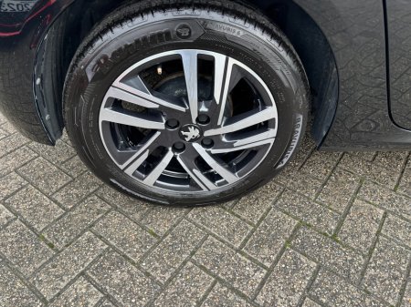2023 Peugeot 208  €15,950