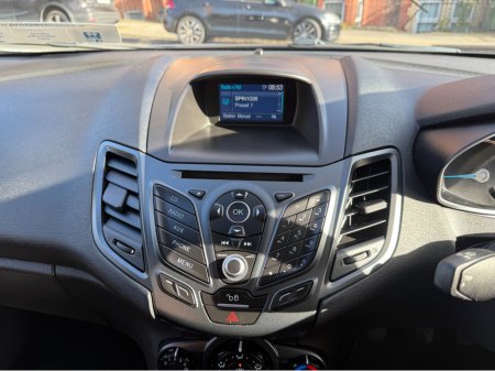 2016 Ford Fiesta - thumbnail 14