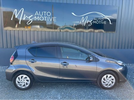 2018 Toyota Aqua - thumbnail 3