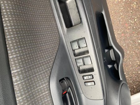 2018 Toyota Vitz - thumbnail 12