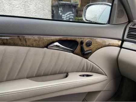 2004 Mercedes-Benz E Class - thumbnail 13