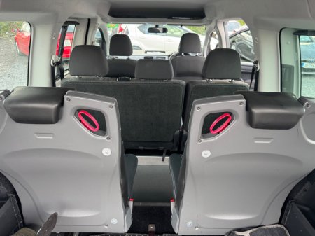 2021 Volkswagen Caddy CADDY MAXI TREND 2.0 TDI 102HP D6F €46,500 thumbnail