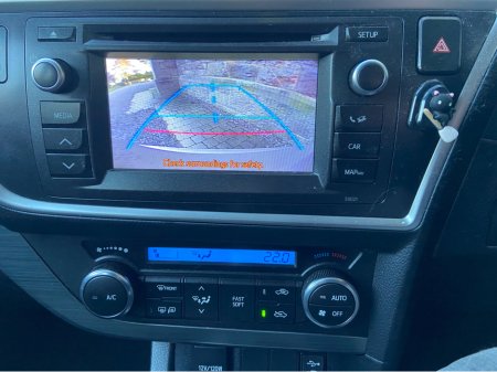 2014 Toyota Auris - thumbnail 3