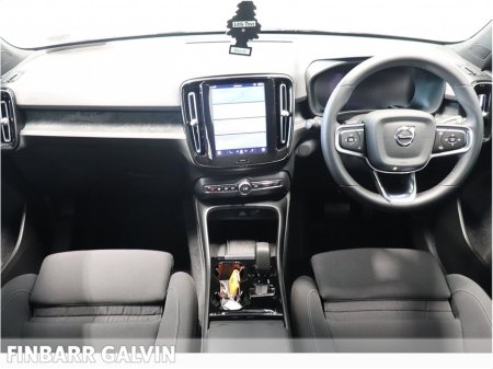 2025 Volvo XC40 - view 4