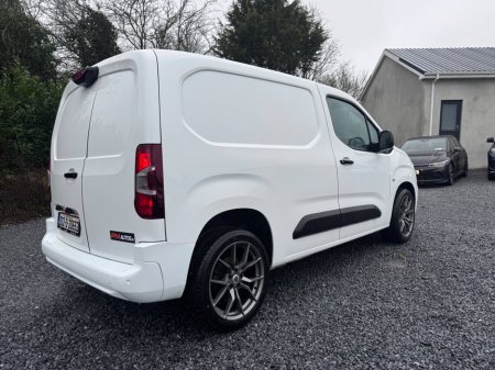 2020 Peugeot Partner  €13,950 thumbnail