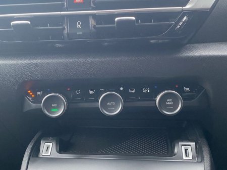 2023 Citroen E-C4 E-C4, C Series , 50KWH 136HP 360Kms Range €19,995 thumbnail