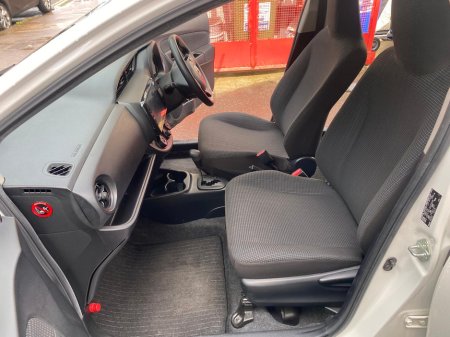 2018 Toyota Vitz - thumbnail 15