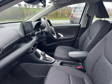 2025 Toyota Yaris - thumbnail 6