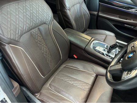 2017 BMW 7 Series 2017 BMW 740E IPERFORMANCE M-SPORT 2.0AUTOMATIC / CRUISE CONTROL / 360° PARKING CAMERA / ELECTRIC MEMORY HEATED & MASSAGING SEATS / PADDLE SHIFTERS / PANORAMIC SUNROOF / HEATED REAR SEATS thumbnail