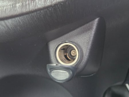 2013 Toyota Yaris - thumbnail 13