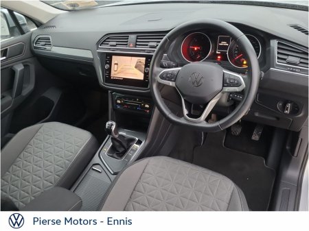 2023 Volkswagen Tiguan - photo 2