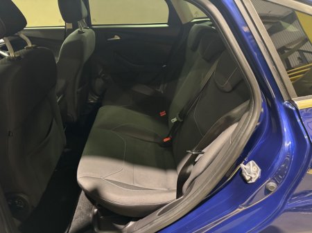 2015 Ford Focus - thumbnail 10