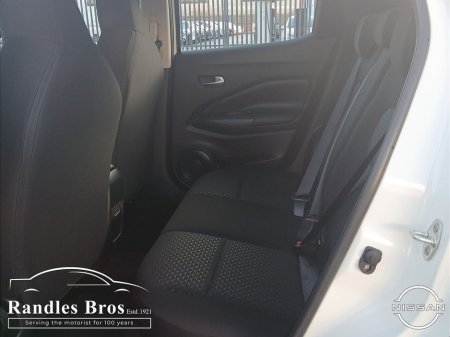 2025 Nissan Juke - thumbnail 13