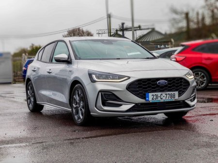 2023 Ford Focus 2023 Ford Focus Silver 1.0L EcoBoost 125PS ST-Line thumbnail