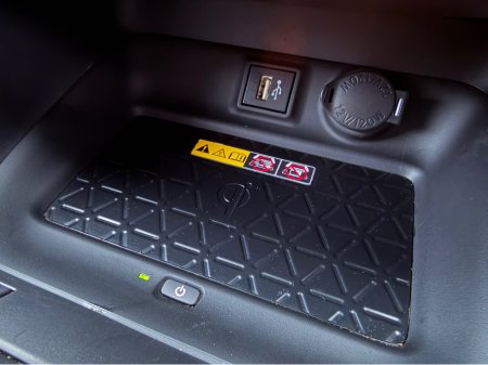 2024 Toyota Rav4 4X4 PHEV - Platinum Modelista - New model €48,940 thumbnail