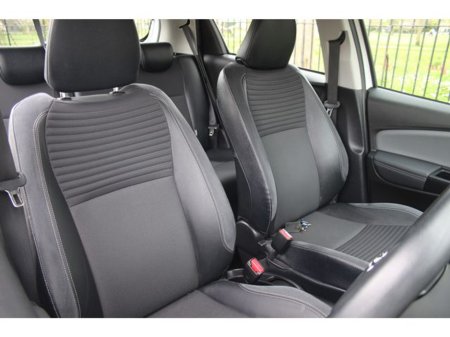 2016 Toyota Yaris - thumbnail 17