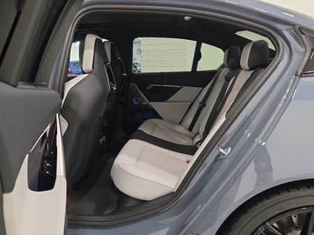 2026 BMW M5  thumbnail