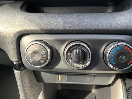 2023 Toyota Yaris - thumbnail 21