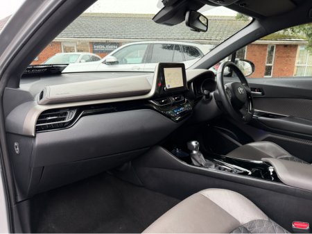 2023 Toyota C-HR HYBRID..Keyless Entry..Apple CarPlay €22,750 thumbnail