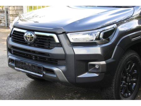 2025 Toyota Hilux Invincible X * Roll cover and bars inc €66,358 thumbnail