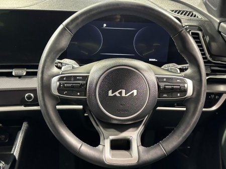 2025 Kia Sportage Plug-in Hybrid 4x4 €44,800 thumbnail